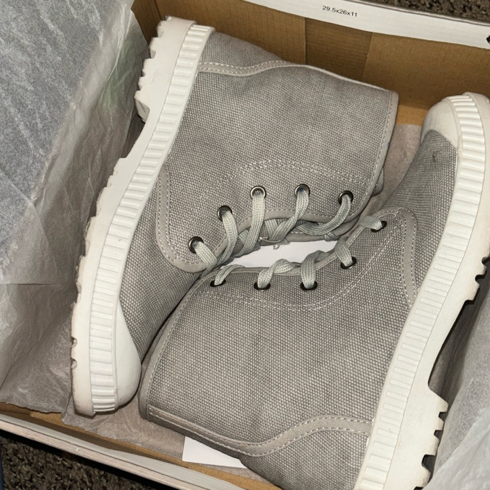 Grey Makalu boots